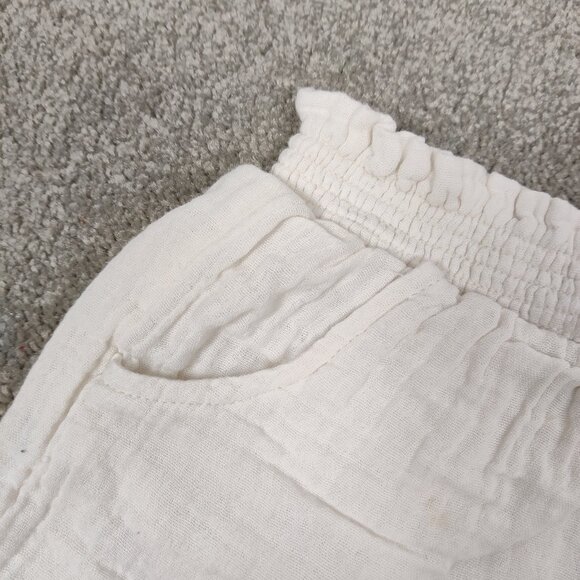 Old Navy Girls' Pull On Shorts Cotton Size 5T Cream Smocked Waist Beach Toddler - Picture 3 of 5